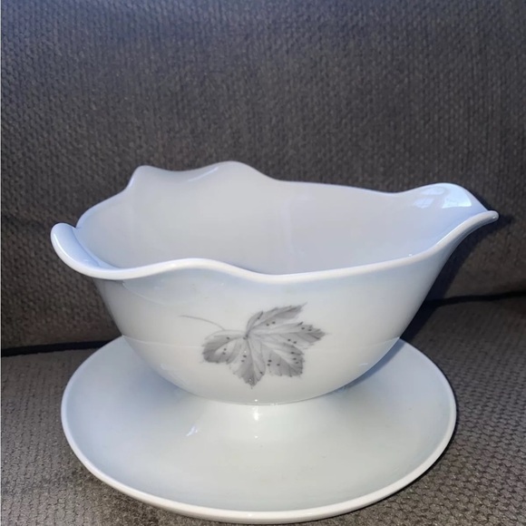 Bing & Grondahl Falling Leaves Gravy Boat with Plate - Picture 1 of 6